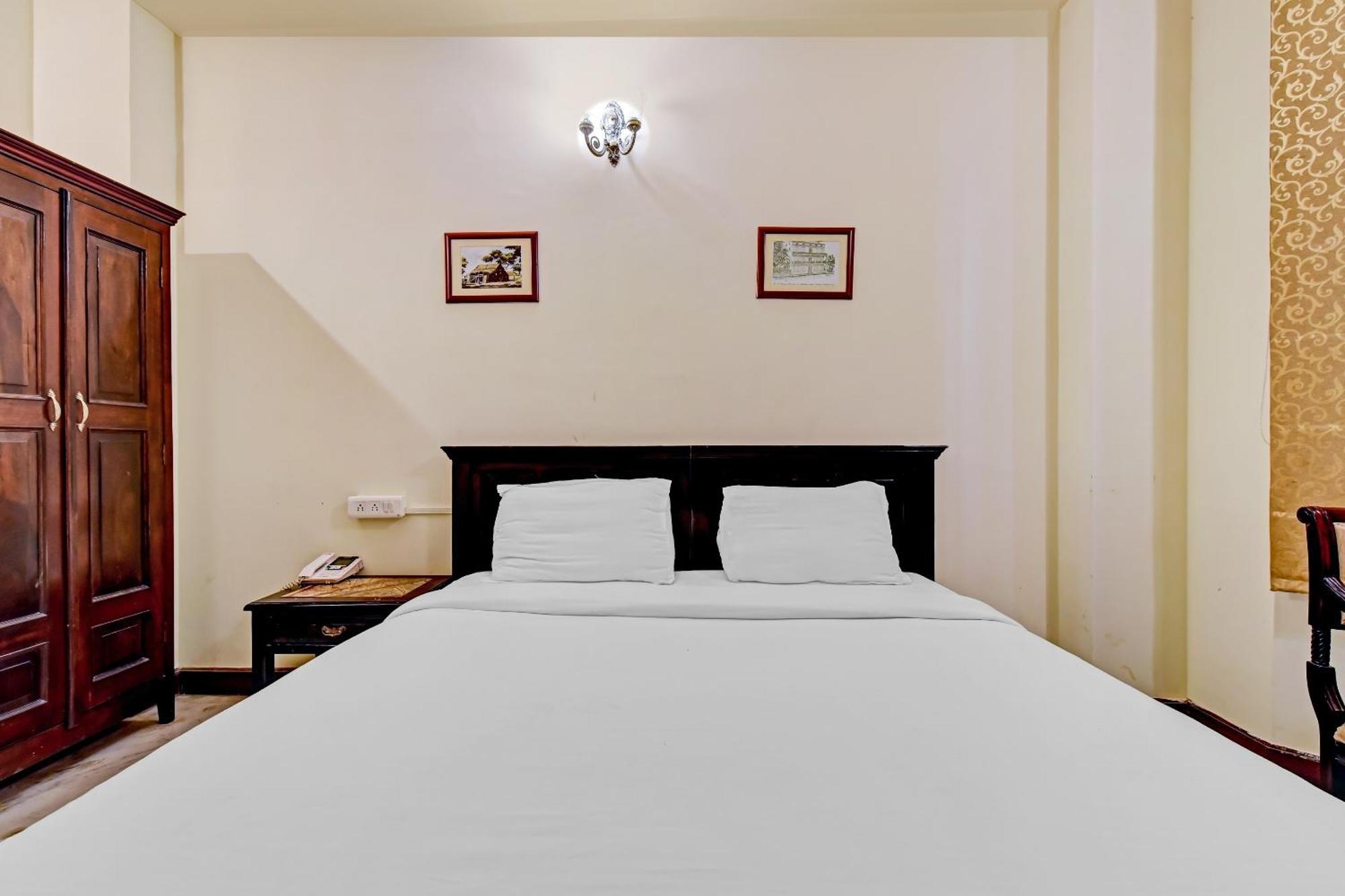 Collection O Hotel Four Boutique Kukas Buitenkant foto