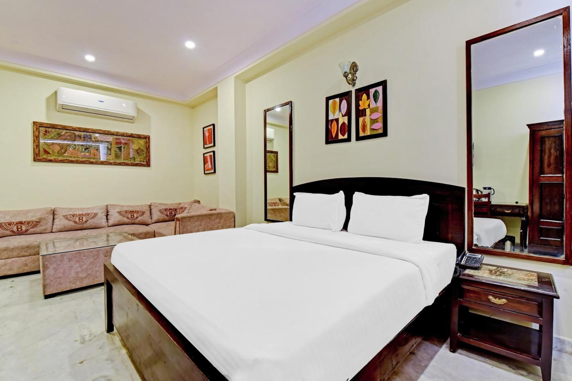 Collection O Hotel Four Boutique Kukas Buitenkant foto