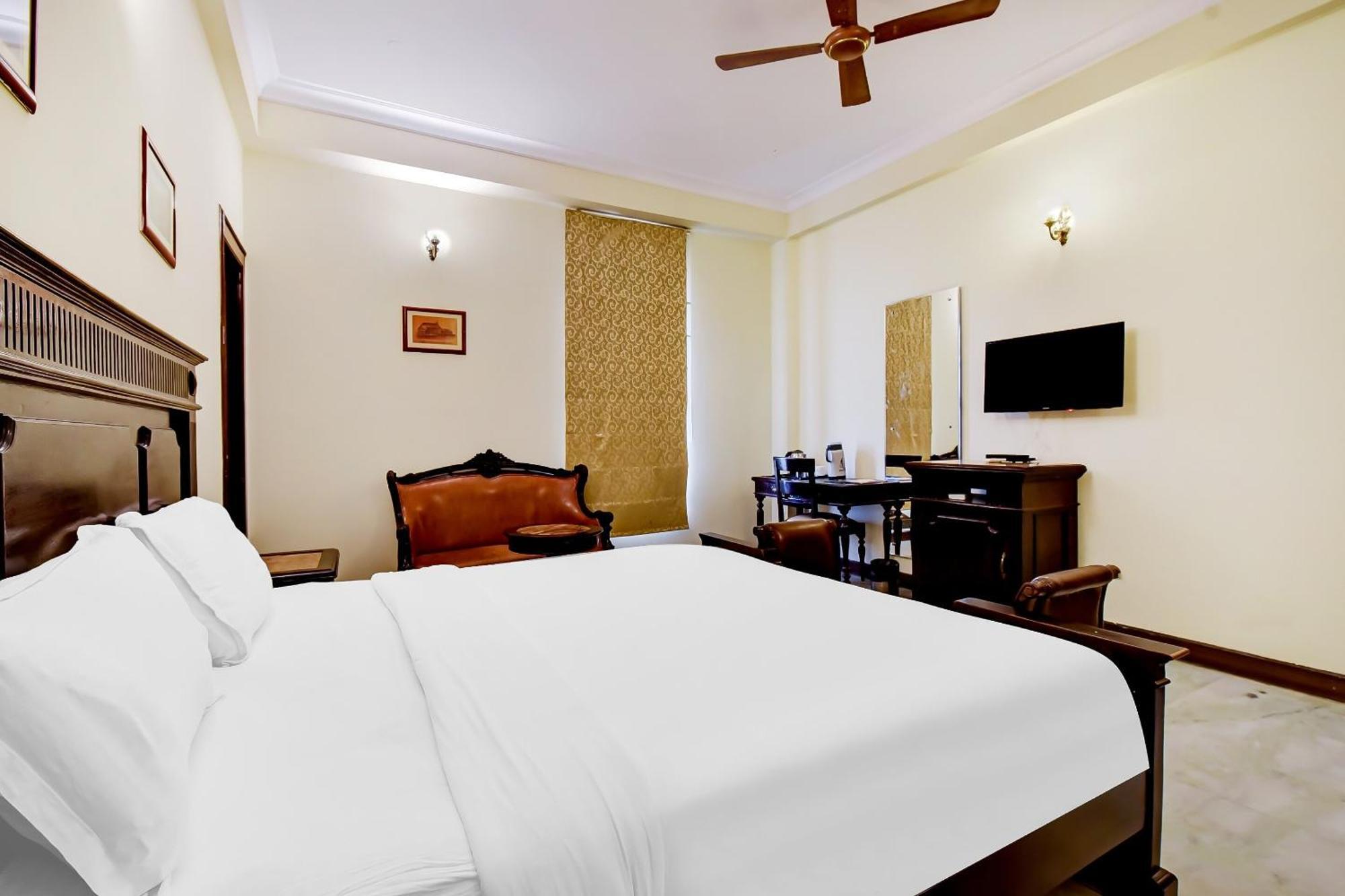Collection O Hotel Four Boutique Kukas Buitenkant foto