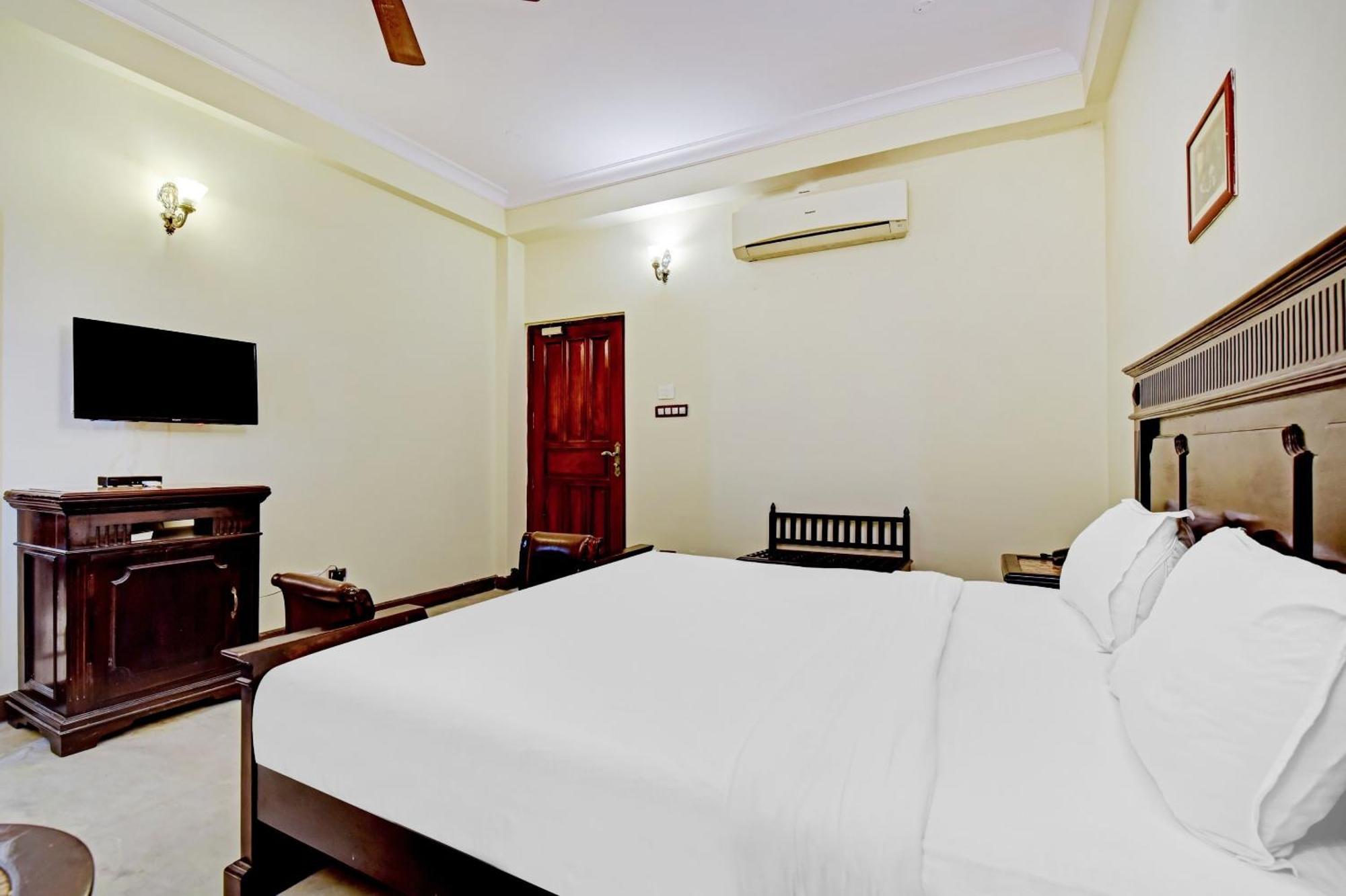 Collection O Hotel Four Boutique Kukas Buitenkant foto