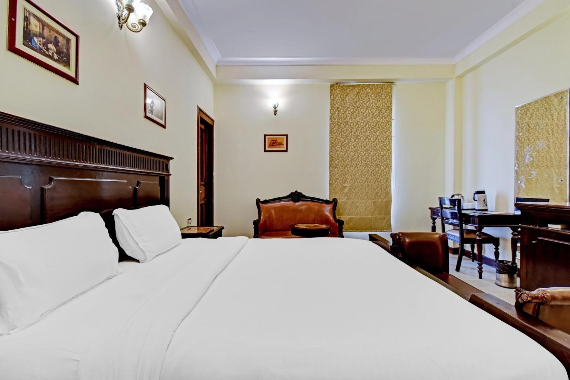 Collection O Hotel Four Boutique Kukas Buitenkant foto