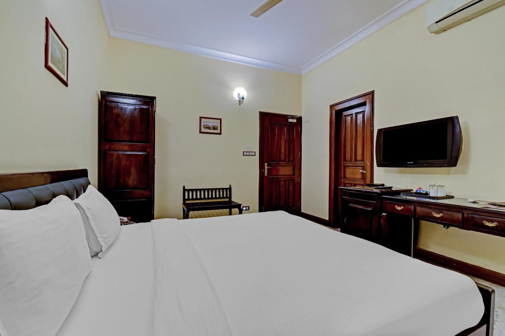Collection O Hotel Four Boutique Kukas Buitenkant foto