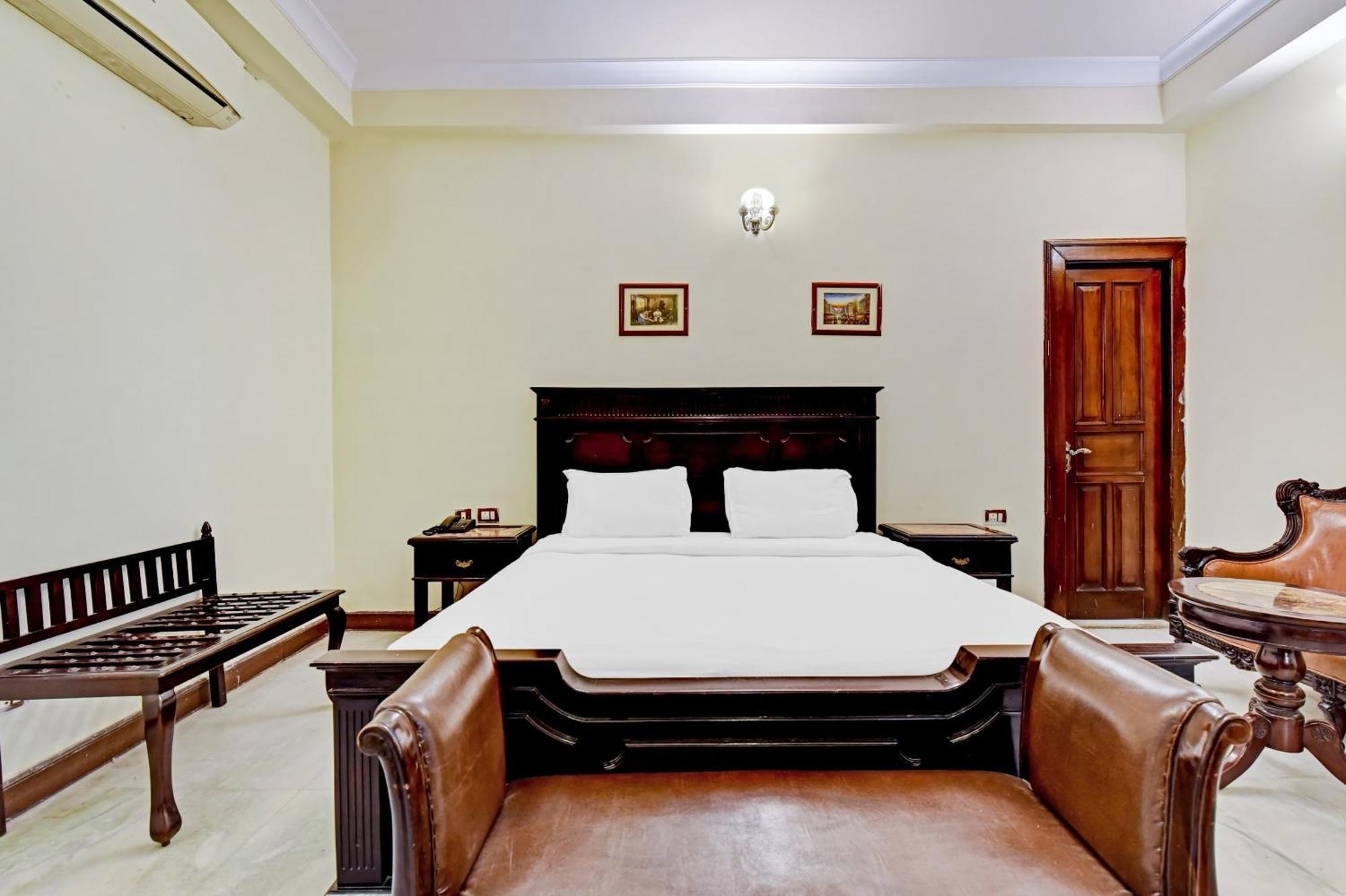 Collection O Hotel Four Boutique Kukas Buitenkant foto