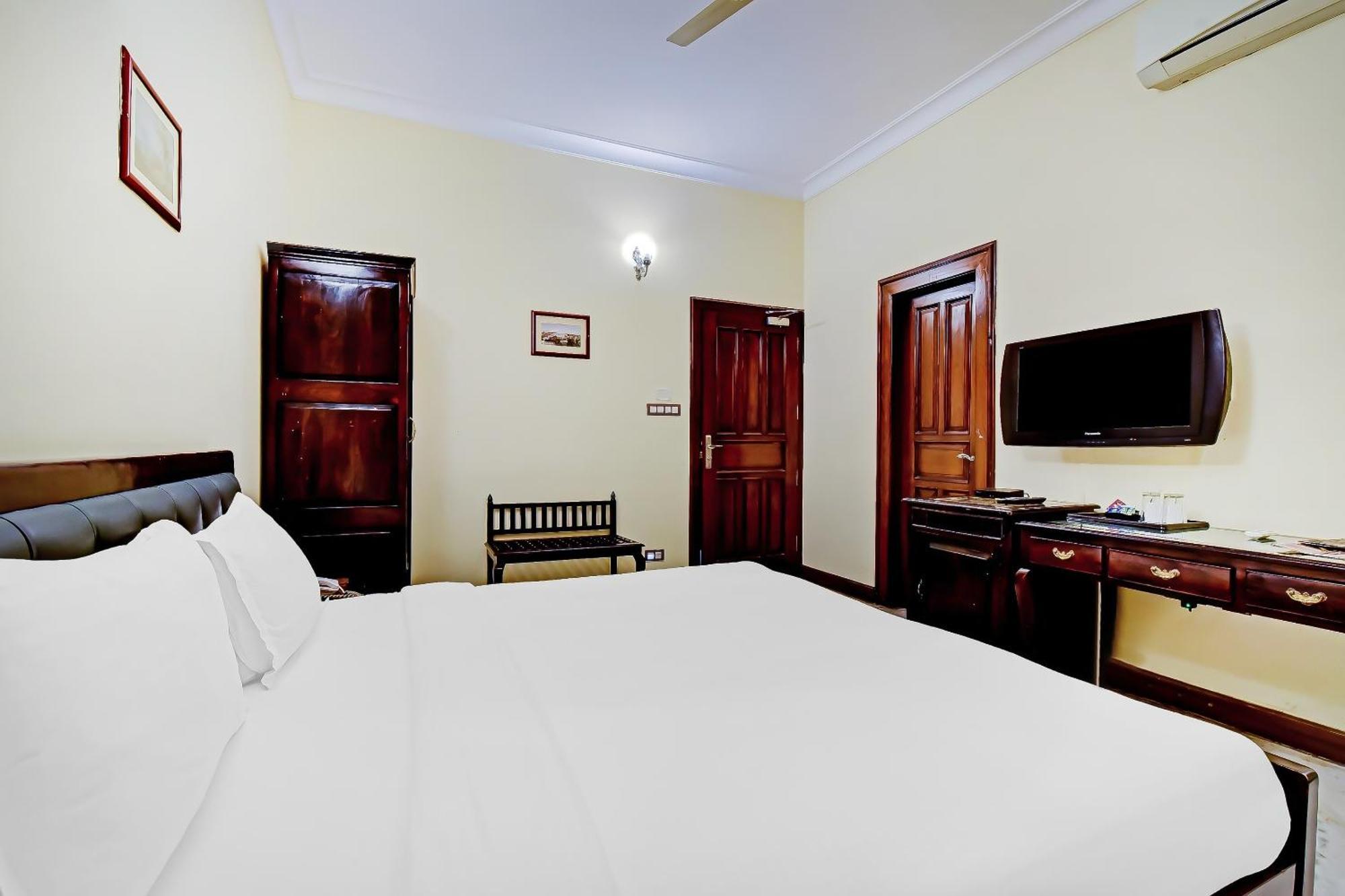 Collection O Hotel Four Boutique Kukas Buitenkant foto