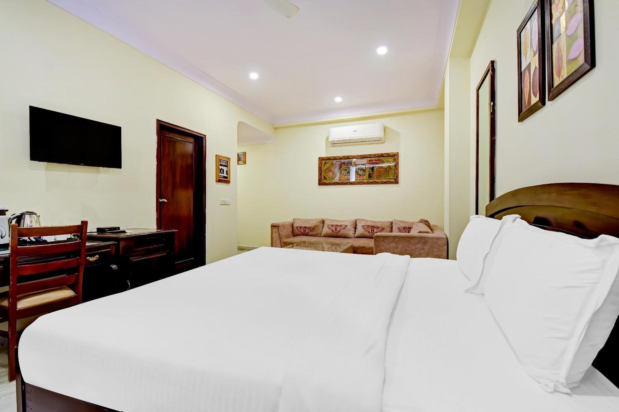 Collection O Hotel Four Boutique Kukas Buitenkant foto