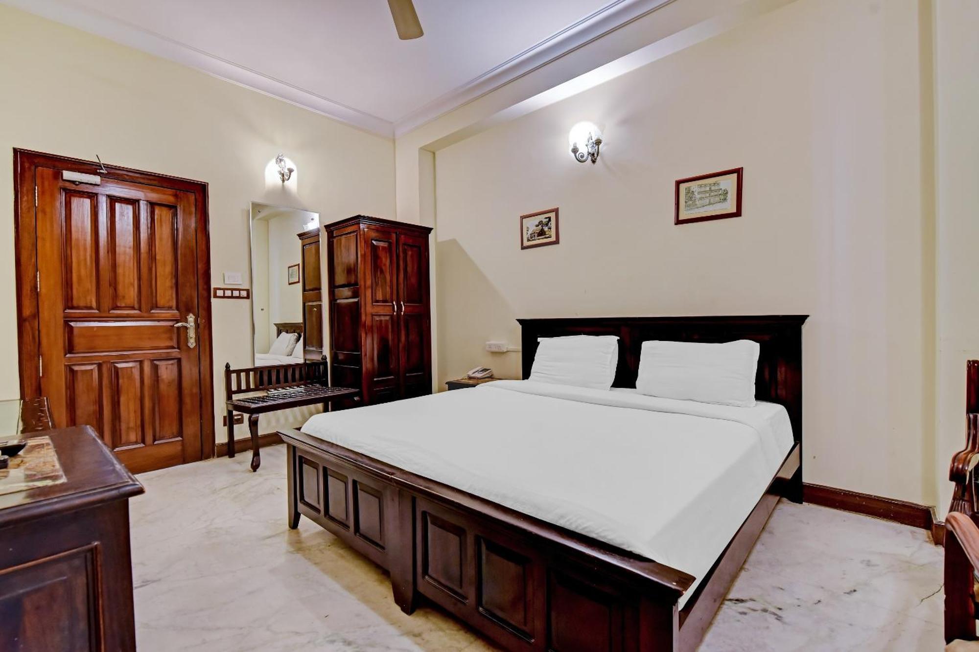 Collection O Hotel Four Boutique Kukas Buitenkant foto