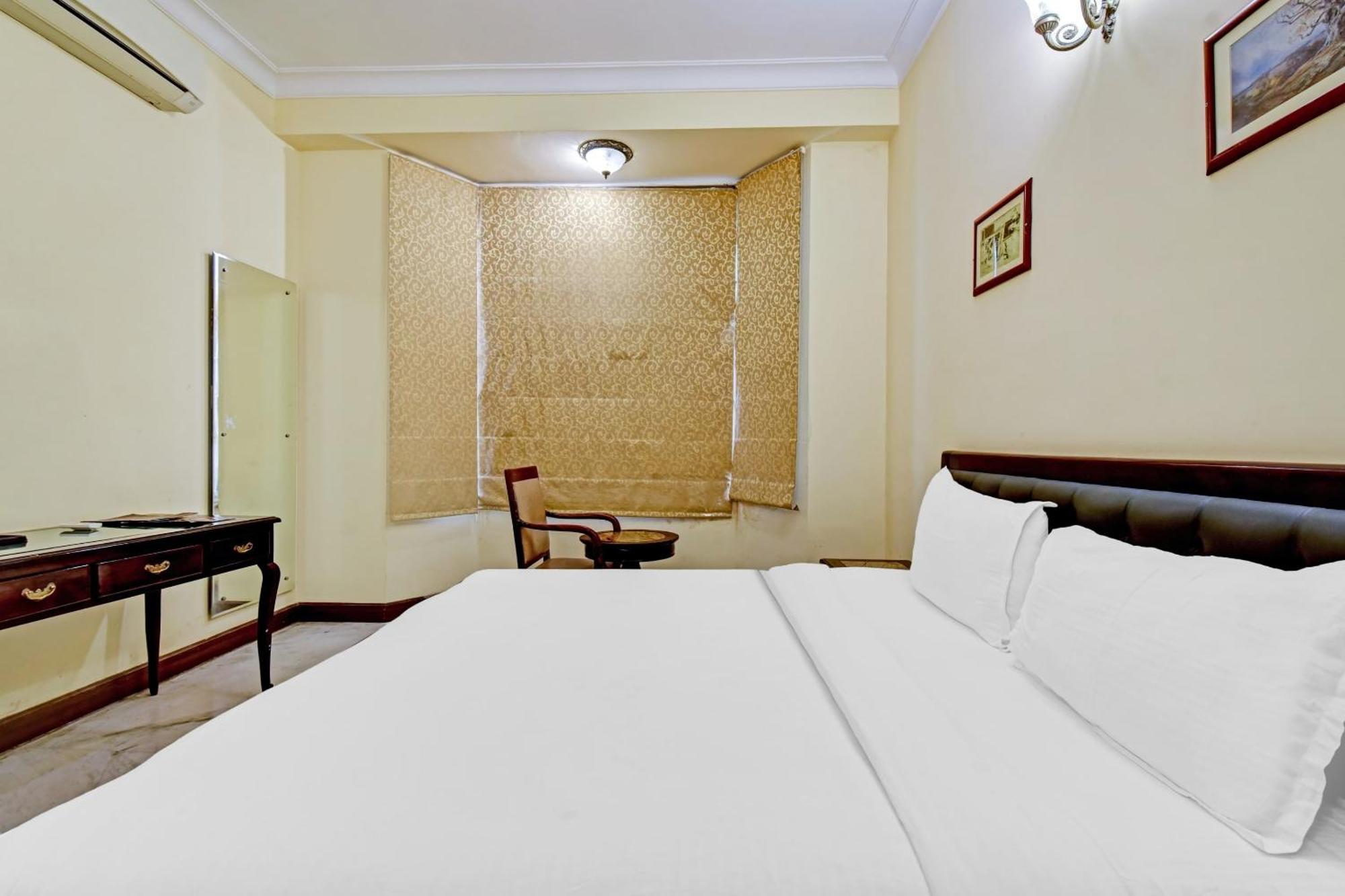 Collection O Hotel Four Boutique Kukas Buitenkant foto