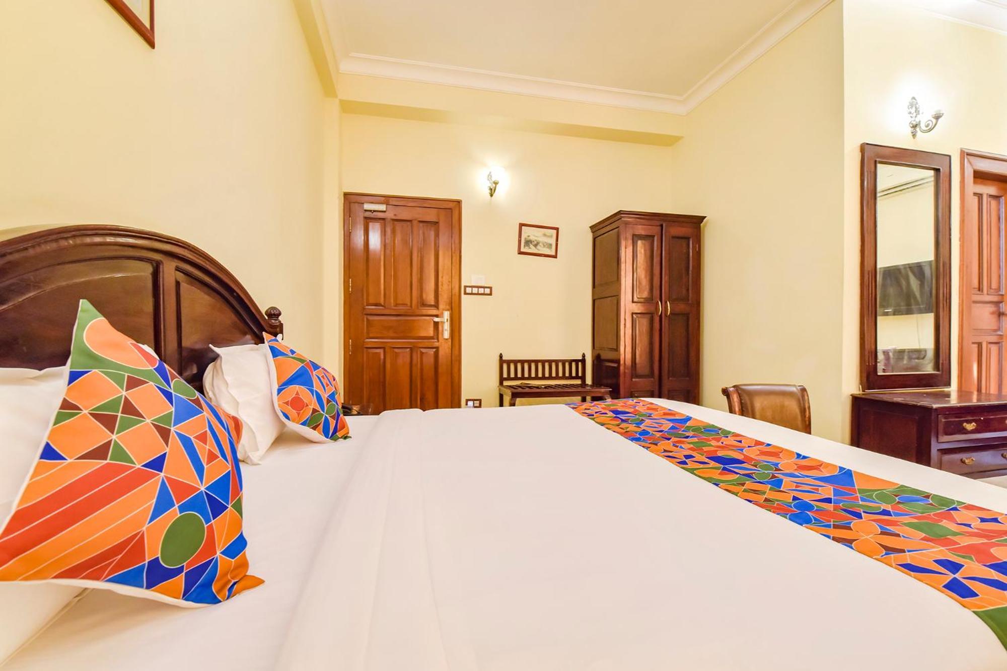 Collection O Hotel Four Boutique Kukas Buitenkant foto